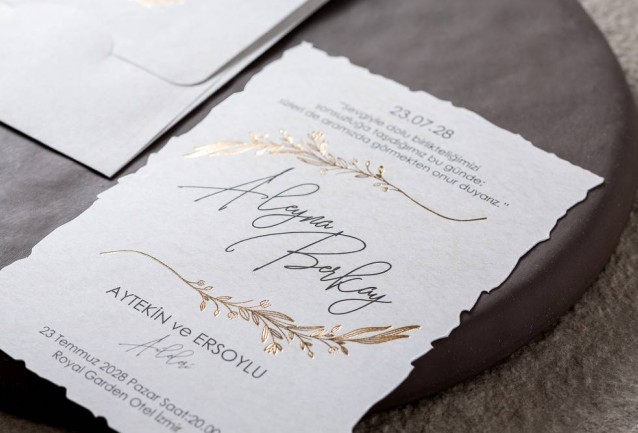 Çiçekli Krem Davetiye