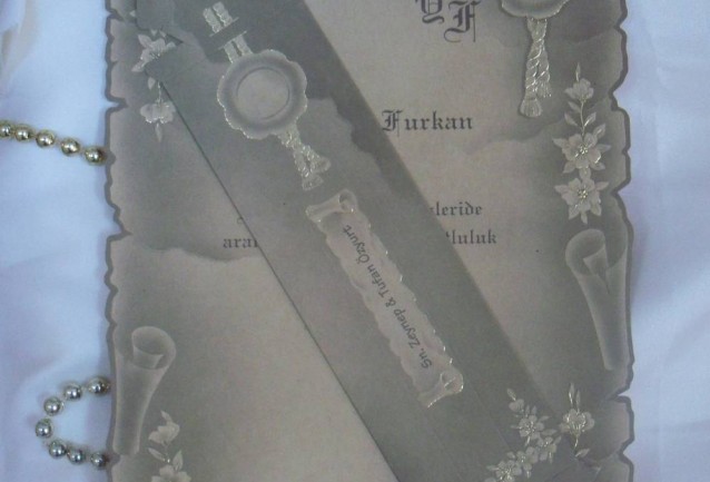 FIRSAT ÜRÜNÜ OLUP STOKLARLA SINIRLIDIR.son 50 adet19,5x31 ebatlarında ferman davetiye modelidir.Kutulu zarf ile gönderilir.